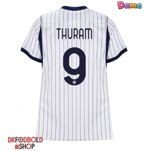 Inter Milan Marcus Thuram #9 Udebanetrøje Dame 2026-27 Kort ærmer Inter Milan Marcus Thuram #9 Udebanetrøje Dame 2026-27 Kort ærmer